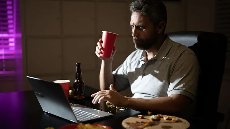 Eating at the wrong time throws your gut's internal clock out of sync