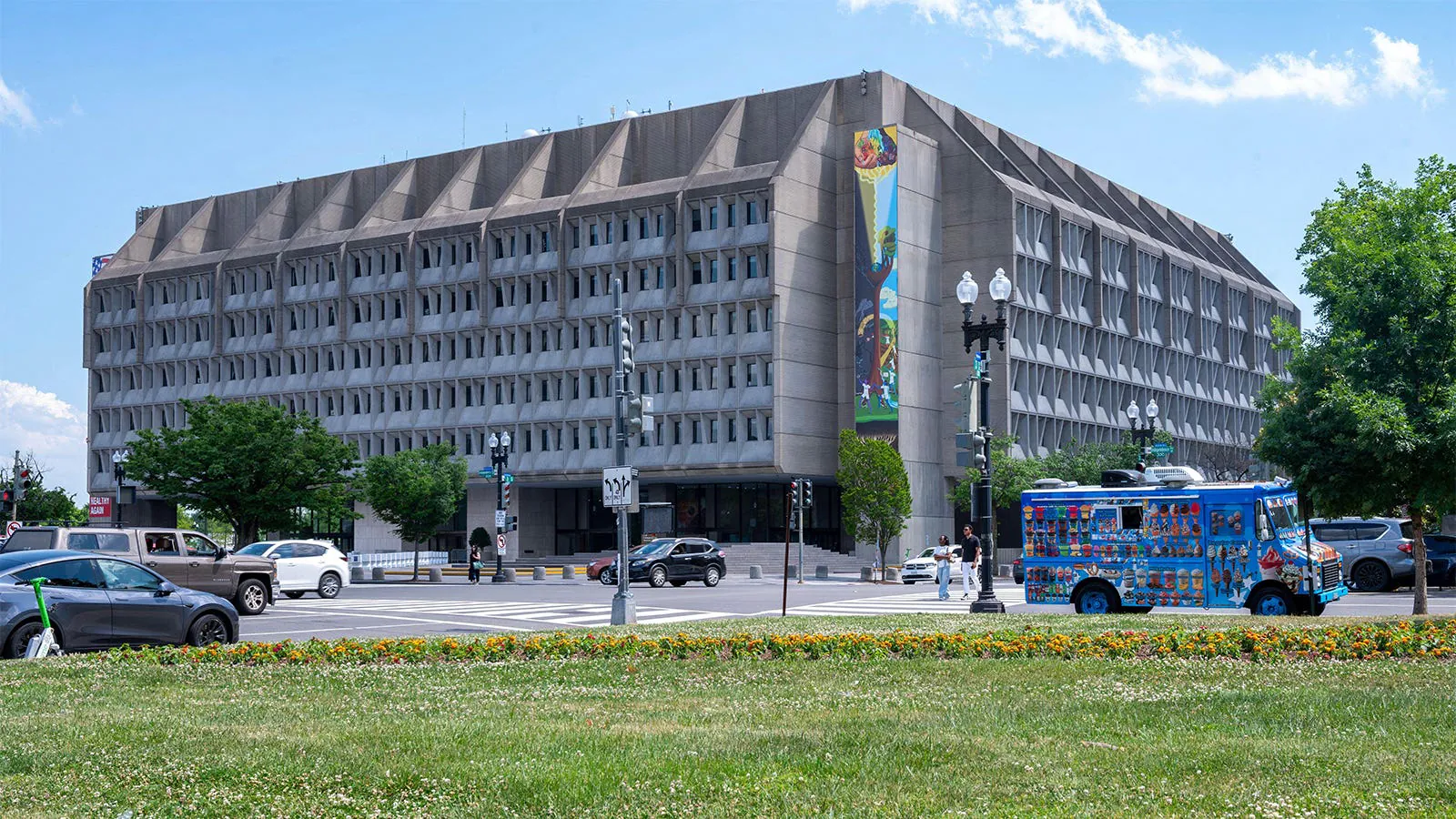 HHS plans a COVID vaccine injury table — and experts are worried about what might end up on it