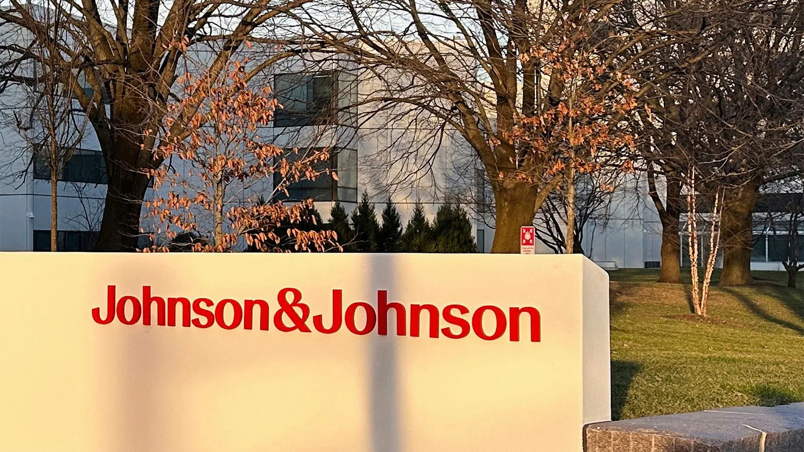 J&J's $5.5B talc settlement could close the book on a decade of ovarian cancer lawsuits
