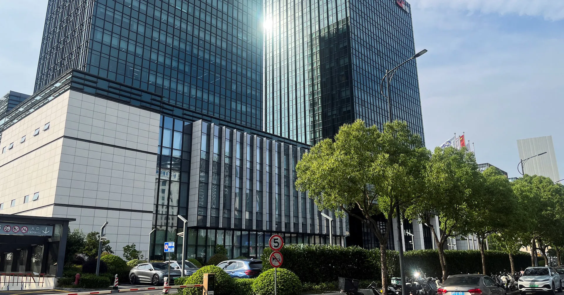 China's bulk-buying drug policy squeezes Hengrui's generics, but oncology innovation picks up the slack