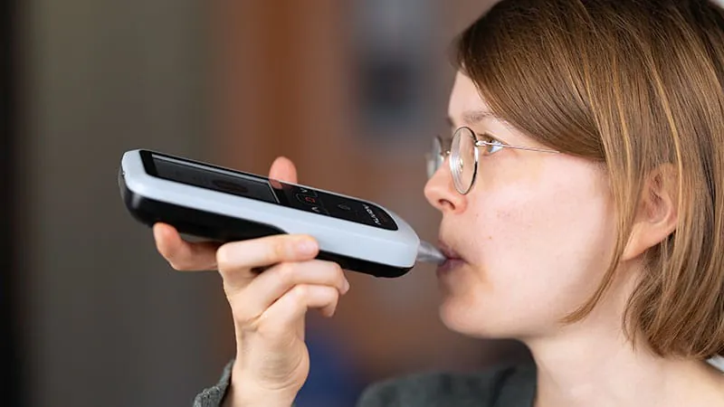 A breath test for fat burning? New handheld device tracks ketosis at home