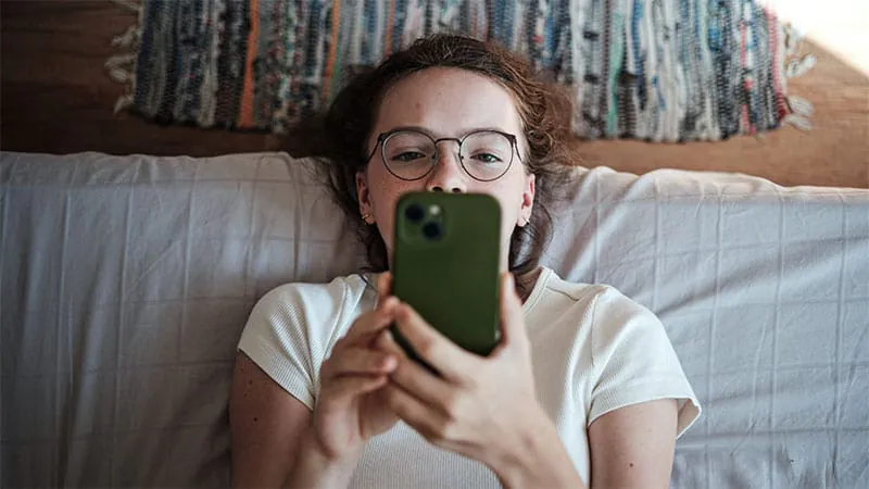 Early smartphone ownership linked to eating disorder symptoms in teens