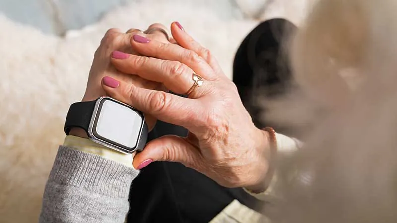 This smartwatch-style device just outperformed doctors at tracking stroke recovery